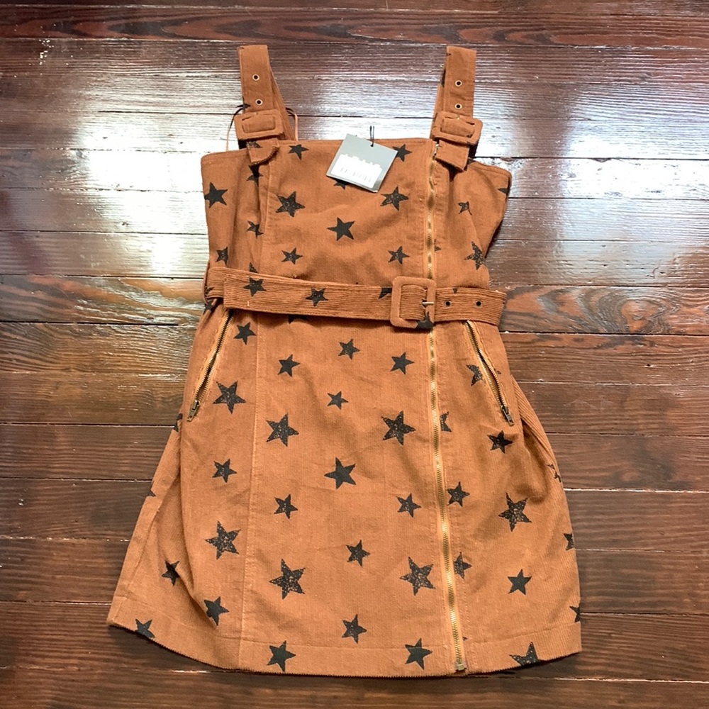 Brown, star patterned smock dress. Size S. New, never been worn with tags.